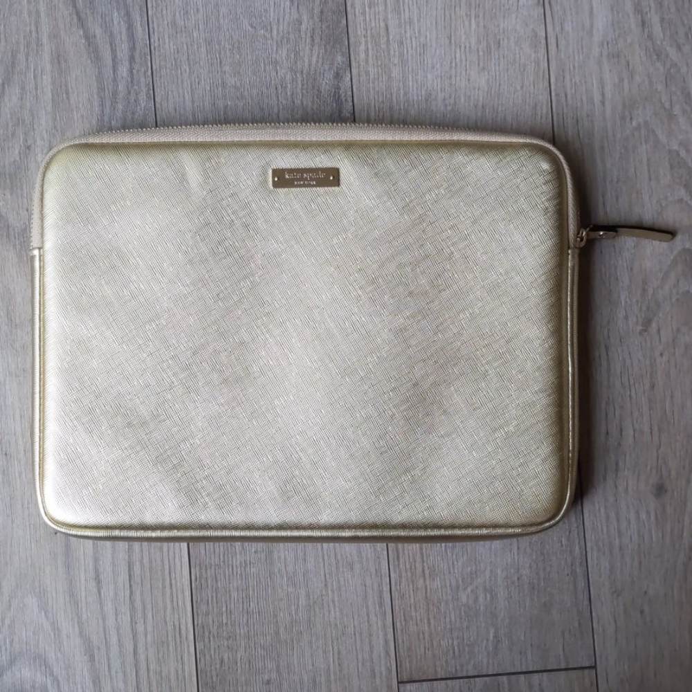 Kate spade Saffiano pouch